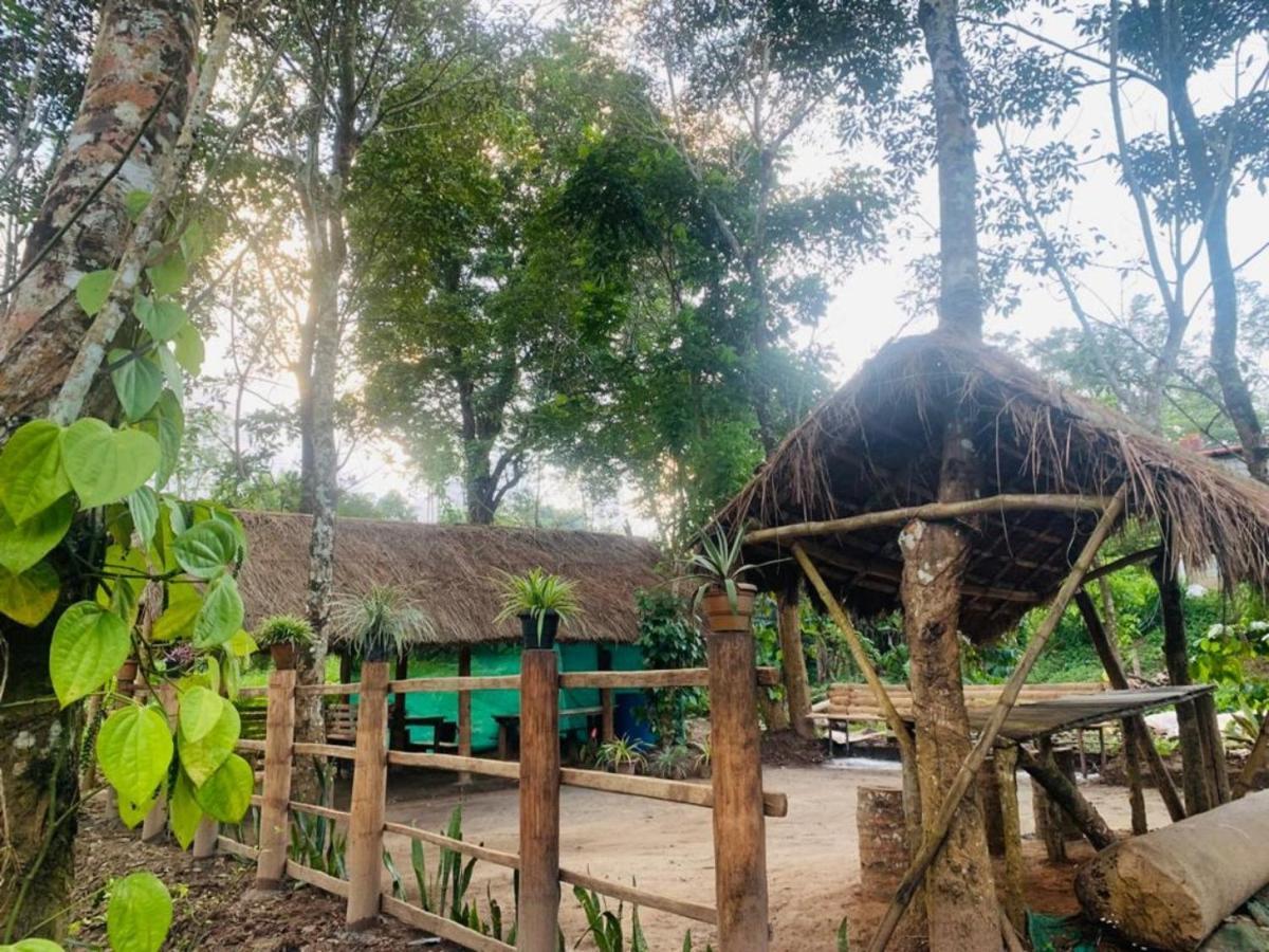 Kailasa Stays Chegāt Buitenkant foto