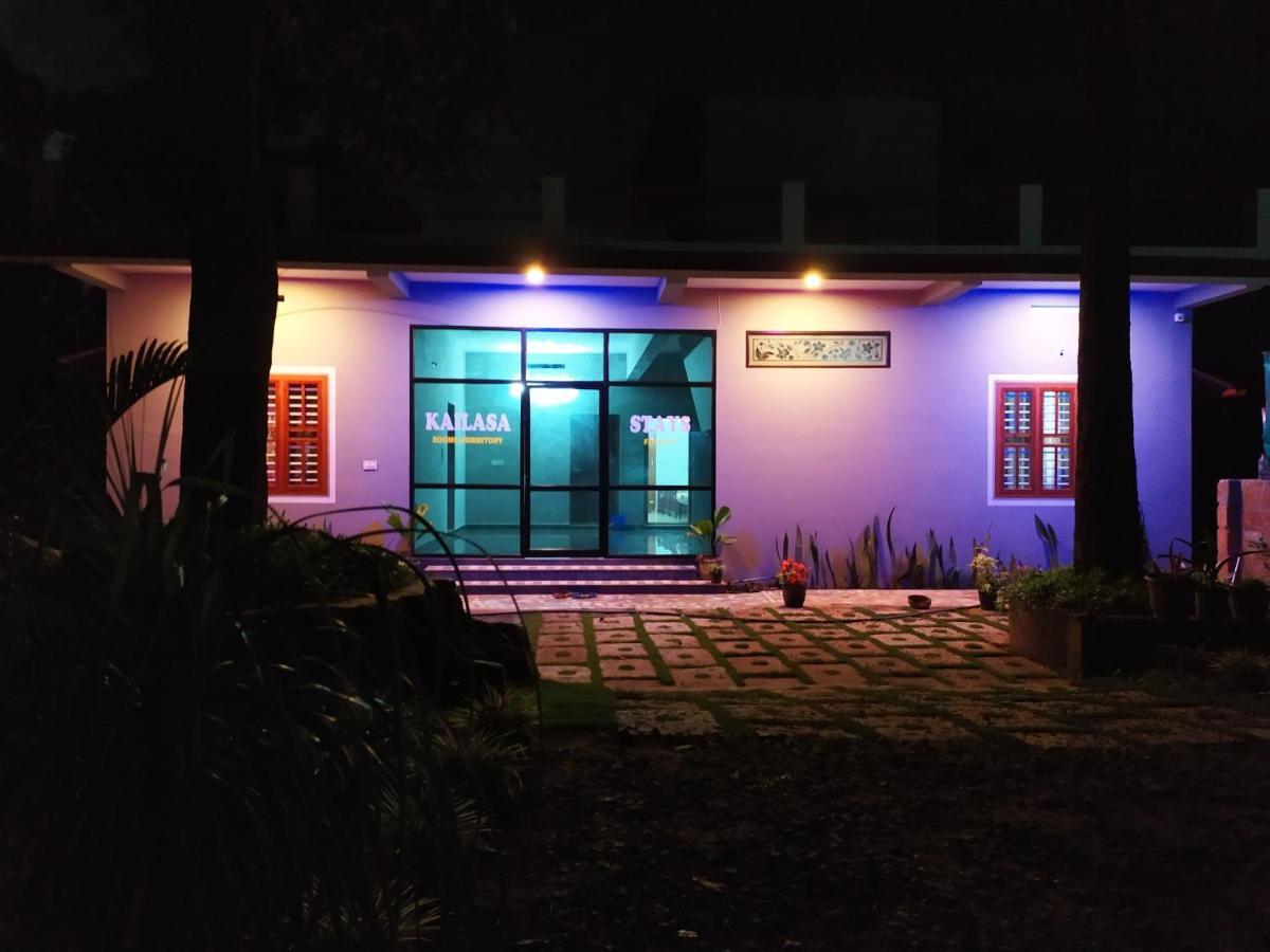 Kailasa Stays Chegāt Buitenkant foto